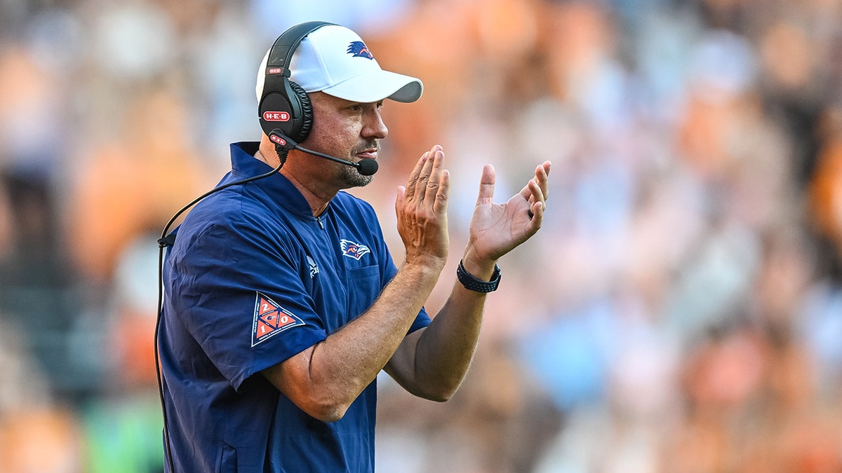 Jeff Traylor cheers UTSA on