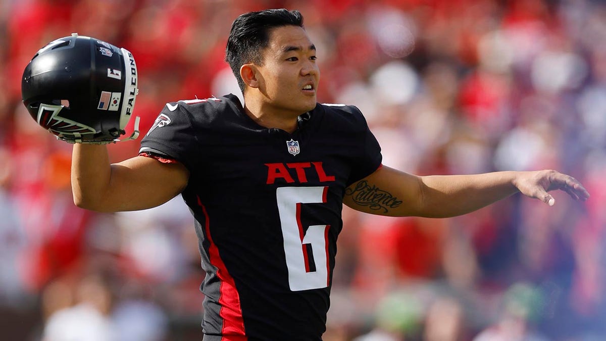 Younghoe Koo of the Atlanta Falcons celebrates after kicking the game-winning field goal in the fourth quarter against the Tampa Bay Buccaneers at Raymond James Stadium on October 22, 2023, in Tampa, Florida.