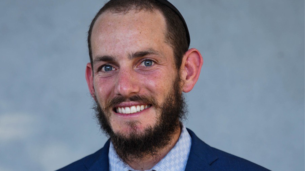 Rabbi Yossi Eilfort headshot