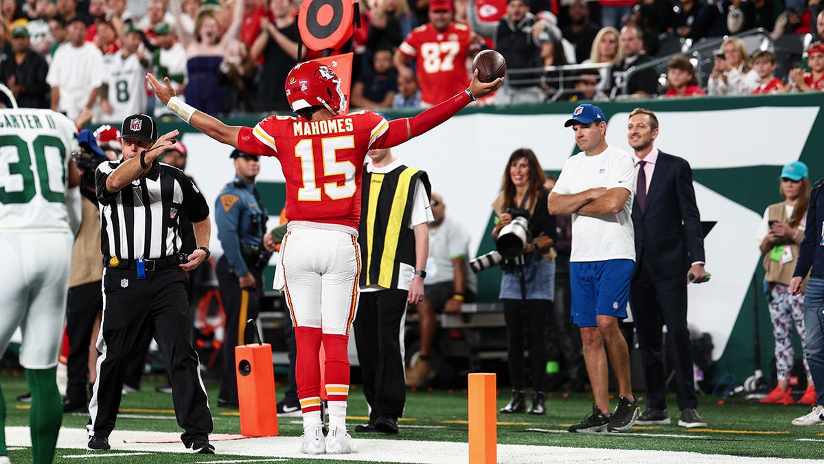 Mahomes celebrates a first down