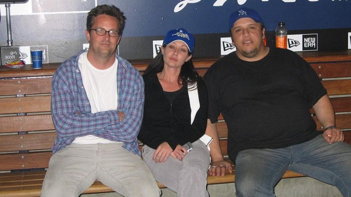 A photo of Matthew Perry and Shannen Doherty