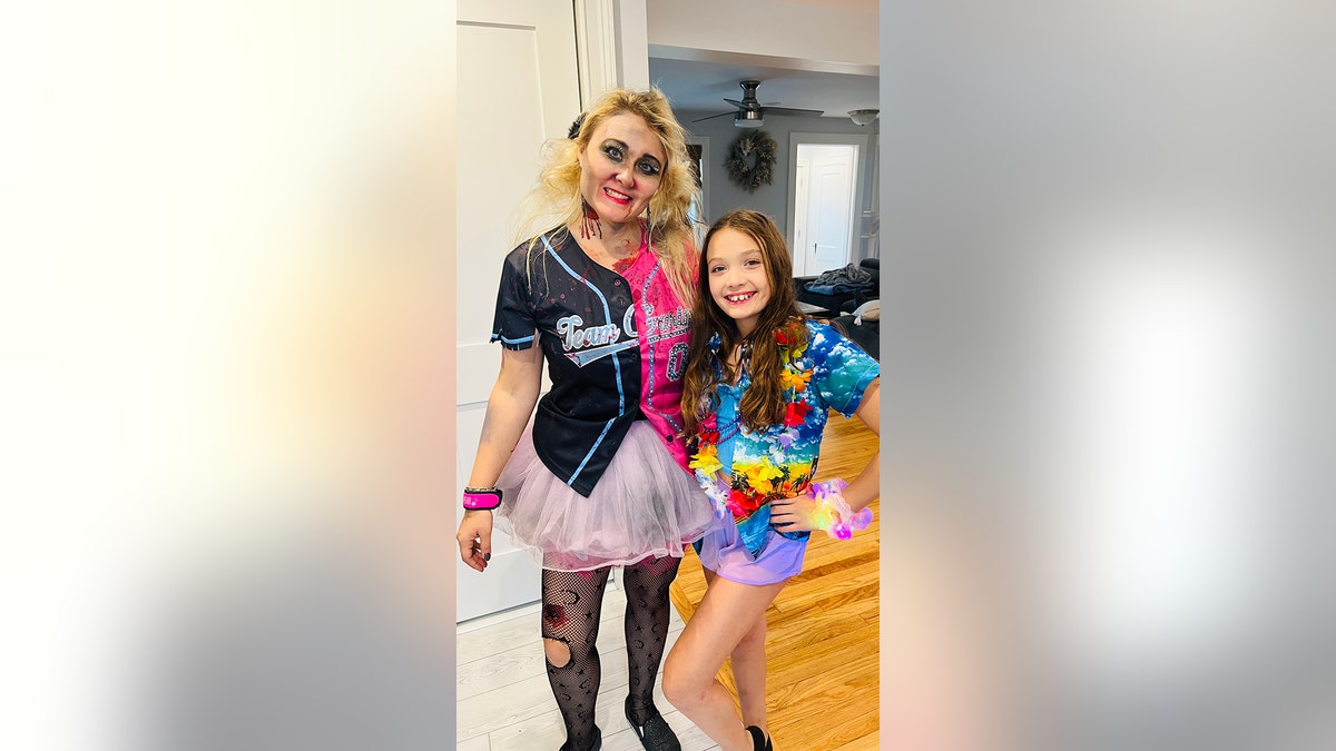 mombie and daughter
