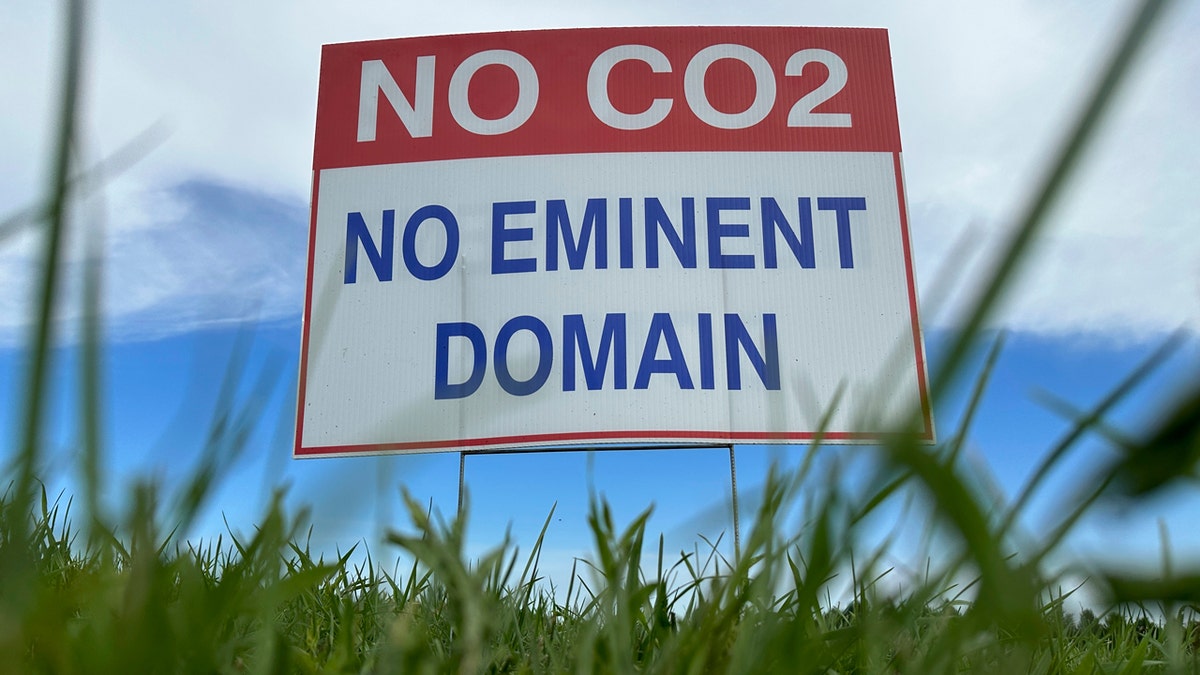 NO CO2/NO EMINENT DOMAIN sign