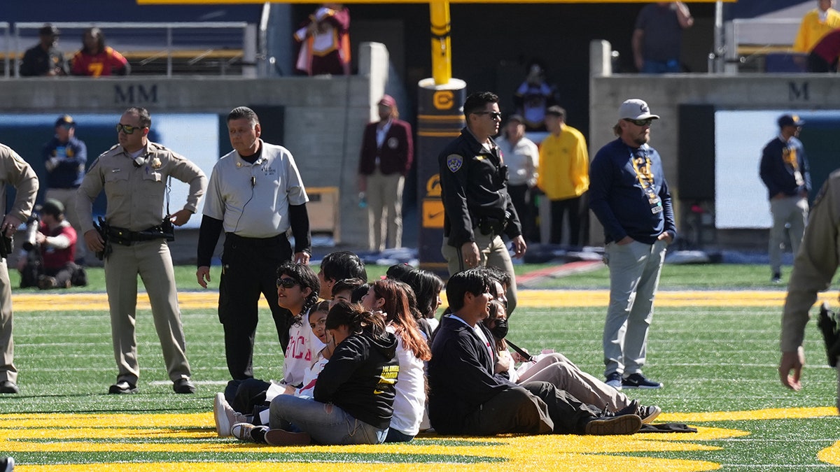 Berkeley-USC Game Delayed After Students Protest Berkeley Professor's ...