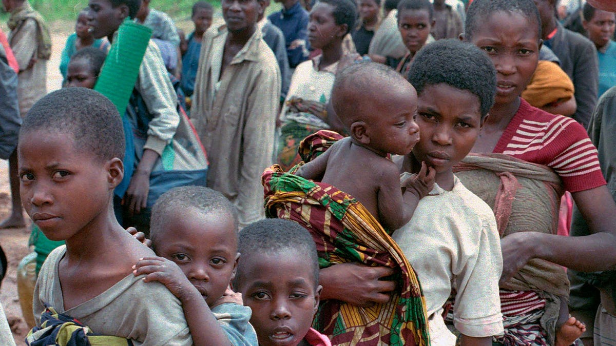 refugees wait in line