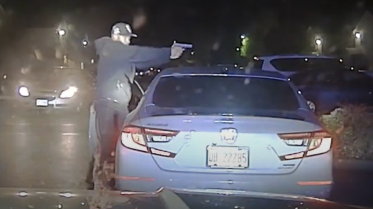 Illinois State Police Dashcam Captures Moment Chicago Murder Suspect ...