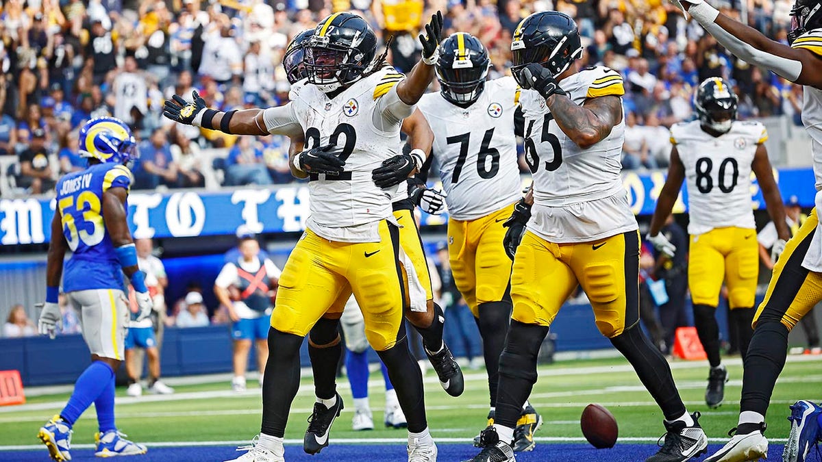 Steelers fight back from fourth-quarter deficit to beat Rams 1 Steelers hyped