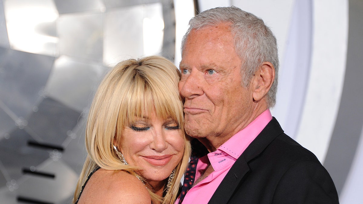 A photo of Suzanne Somers and Alan Hamel