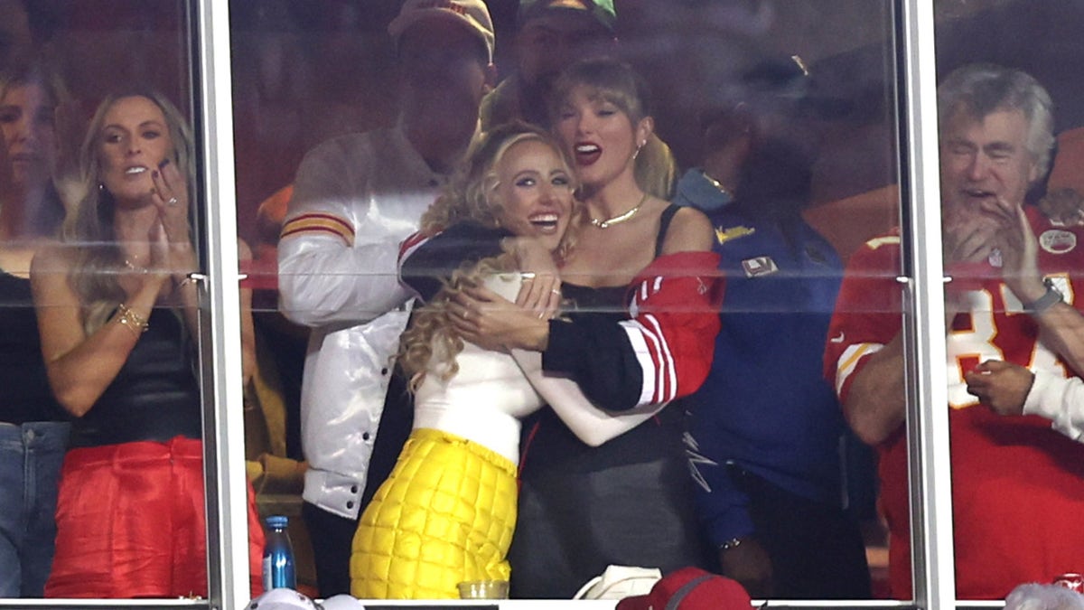 Taylor Swift hugs Brittany Mahomes at Chiefs game