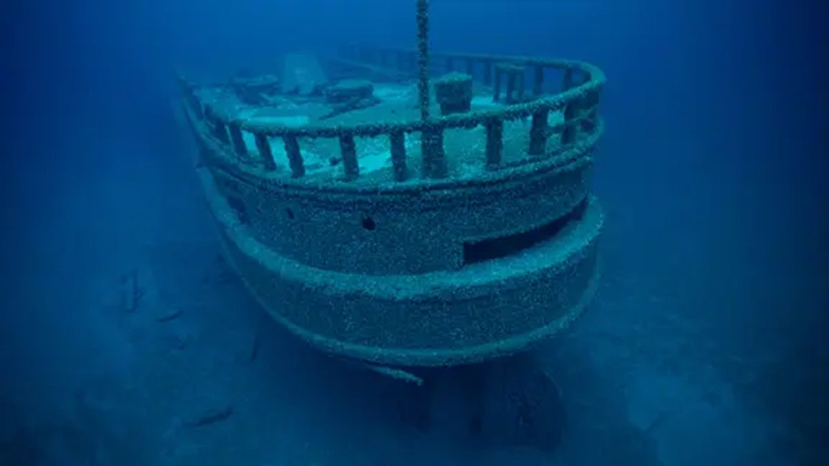 1895 Africa underwater