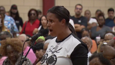 Chicago residents rip mayor, officials for plan to house migrants in local field house: 'Ain't having that'