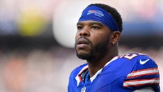 Bills' Damien Harris stretchered off field, put in ambulance during scary scene vs Giants