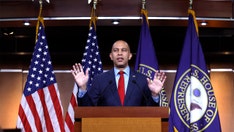 Jeffries declines to endorse Mamdani, says they will meet after Uganda trip