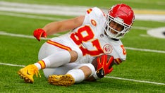 Travis Kelce shakes off injury to score TD in Chiefs' win sans Taylor Swift
