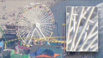 Man climbs ferris wheel claiming to have bomb, forcing evacuation of pier