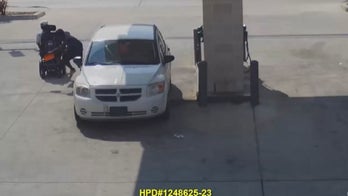 Houston robbery suspects snatch money bag from disabled man in wheelchair after stalking him: police