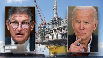 Top Dem senator demands Biden admin hold oil lease sale after latest court ruling: 'Complete mess'