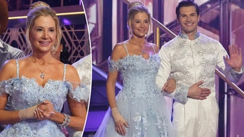 'Dancing with the Stars' Mira Sorvino suffers ballroom injury after intense rehearsal
