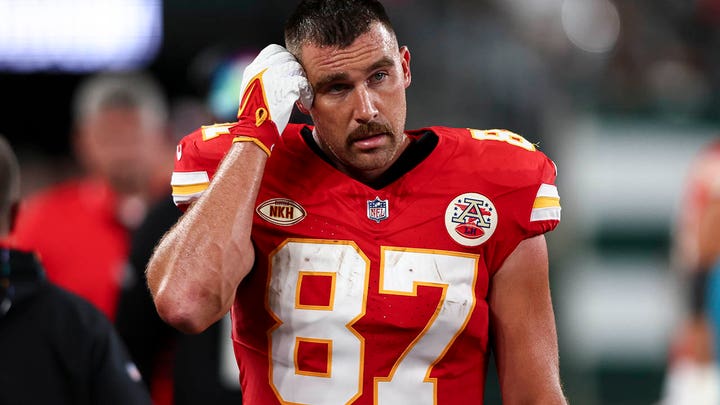 Taylor Swift attends Travis Kelce's Kansas City Chiefs game at MetLife Stadium