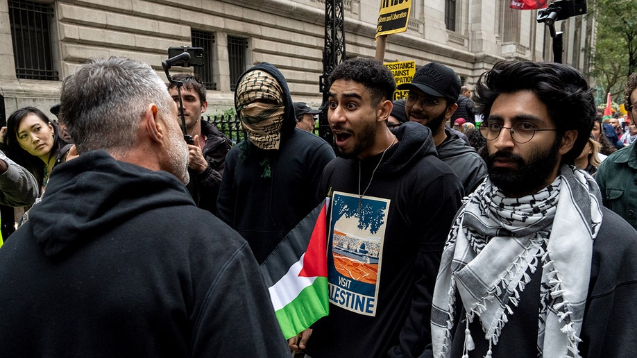 Pro-Israel and Pro-Palestine protesters