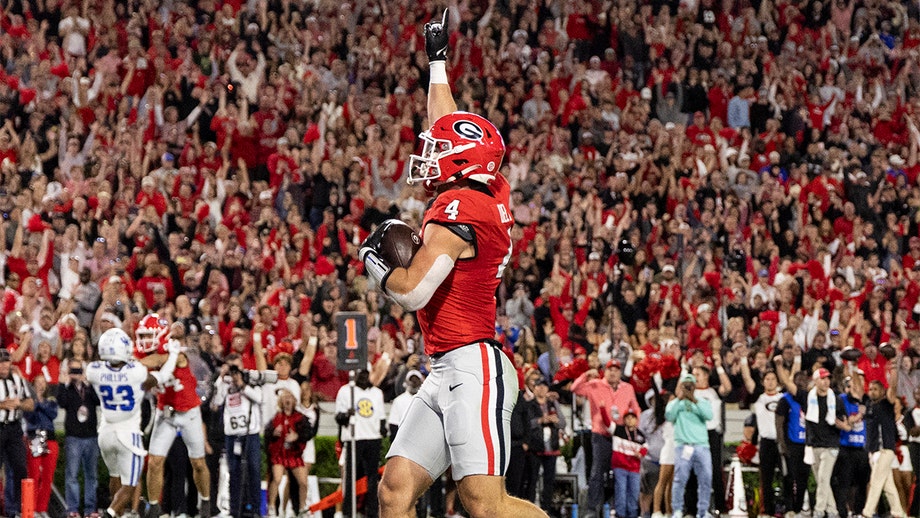 The dog of Georgia TE Oscar Delp was going through it during the NFL Draft