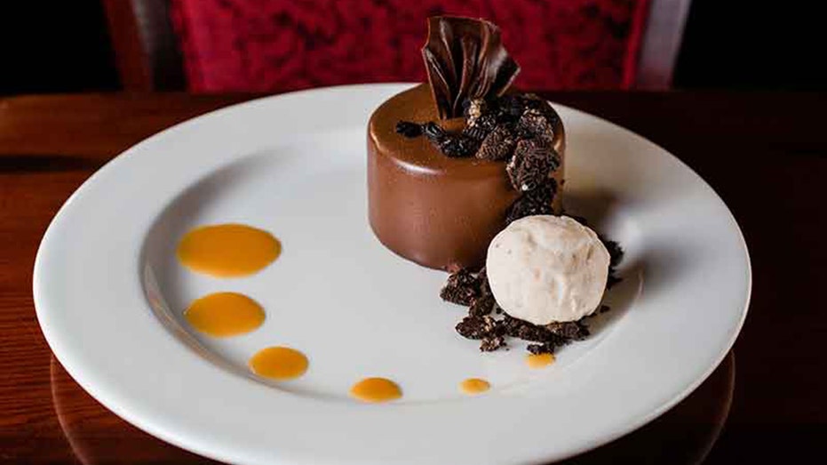 Tampa landmark steak house has a sweet spot, with a luxurious dining room that serves only dessert