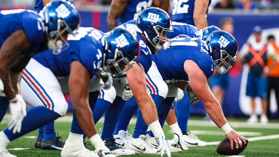 Giants lose 2 players to injury during 'tush push' play vs. Seahawks