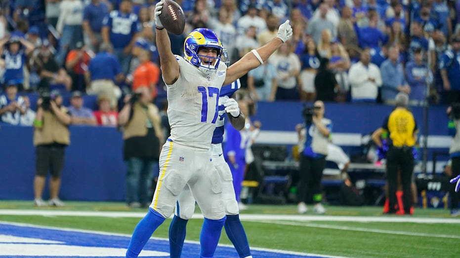 Matthew Stafford injury news: Rams QB limps off field late in 3rd quarter  of Super Bowl 56 - DraftKings Network