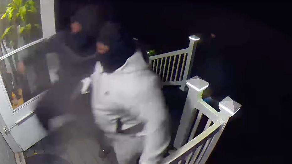 Armed homeowner sends would-be home invaders running for their lives: video