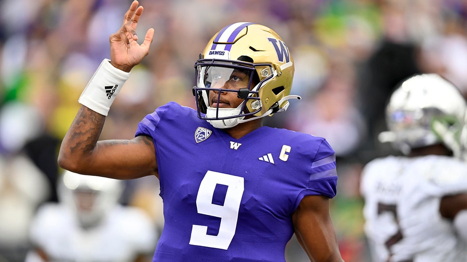 No. 7 Washington beats No. 8 Oregon when last-second field goal misses wide