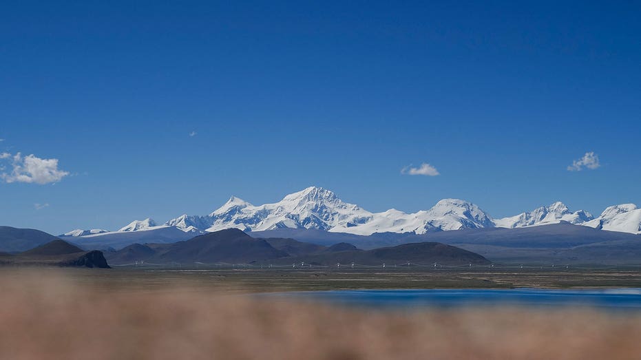 US mountaineer, Nepalese guide dead after avalanches strike Tibetan mountain