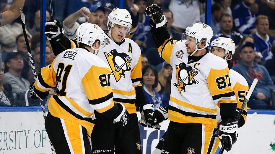 Penguins' stars ground Lightning for home win