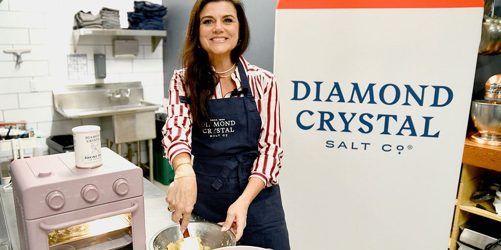 'Saved by the Bell' star Tiffani Thiessen admits her kids are 'brutally honest' about her cooking - Vimarsana News