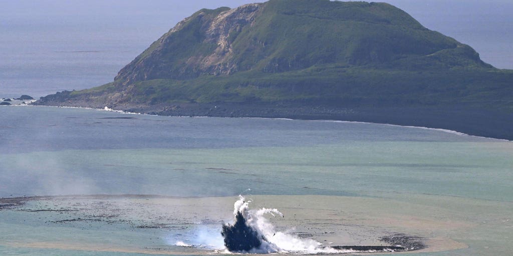 Tiny island forms after undersea volcano erupts off the coast of Japan - Vimarsana News