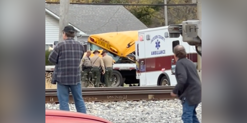 Illinois school bus crash leaves 4 students and driver injured, some flown to hospital - Vimarsana News