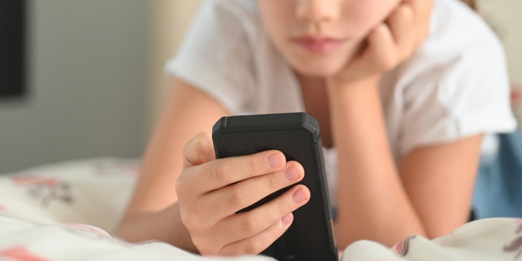Colorado mom poses as 9-year-old to text school-sanctioned crisis line, 'sickened' by responses - Vimarsana News