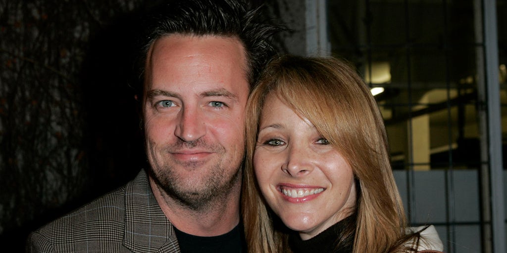Matthew Perry's 'Friends' co-star Lisa Kudrow thanks him for 'open heart in a six way relationship' - Vimarsana News