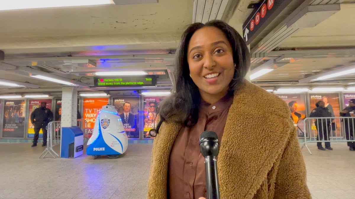 woman names muna in new york times subway station