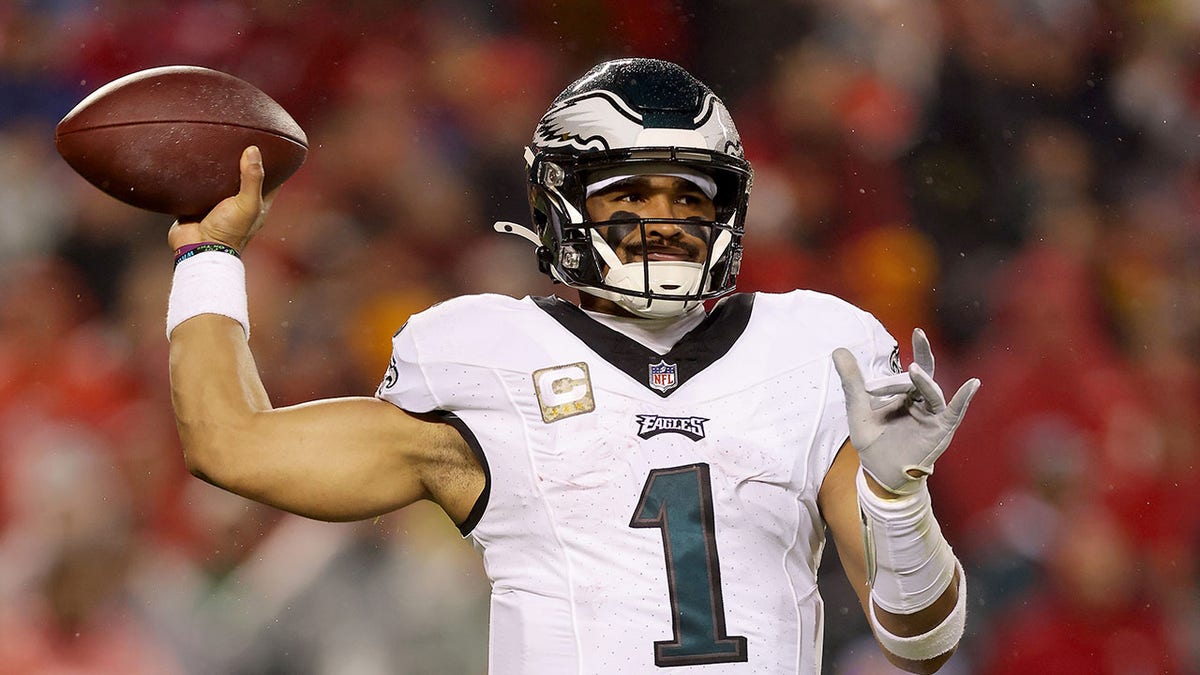 Eagles’ Jalen Hurts Scores 2 Touchdowns In Second Half To Exact Revenge ...