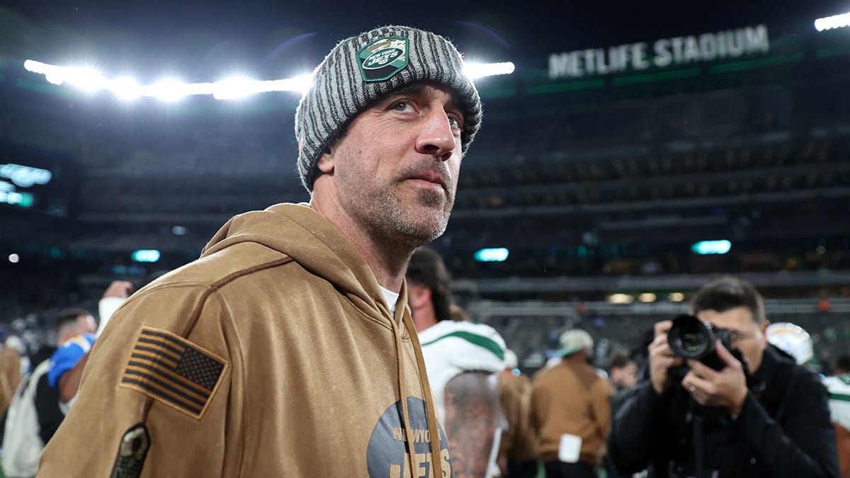 Jets’ Aaron Rodgers denies accusations he shared Sandy Hook conspiracies