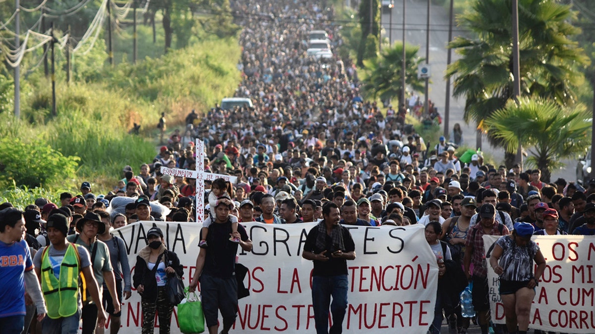 migrant caravan walking from mexico to us southern border