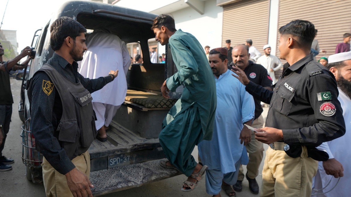 Police arrest immigrants in Pakistan