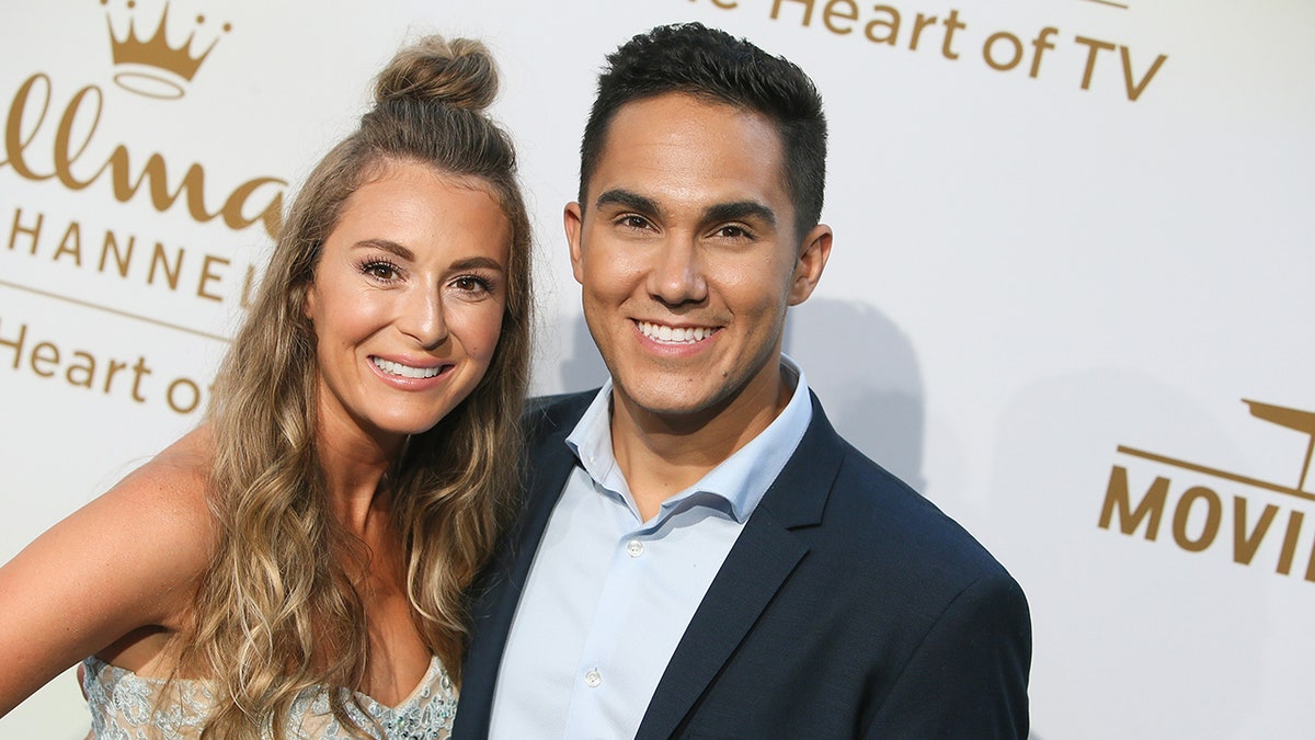 Alexa PenaVega and Carlos PenaVega posing together