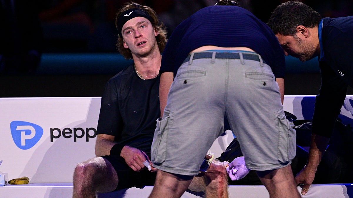 Andrey Rublev busts his knee
