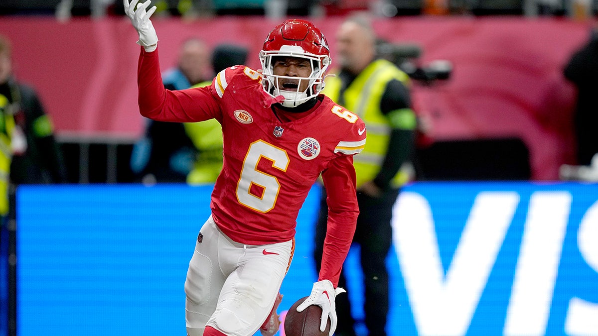 Chiefs’ Wild Fumble-return Sequence Leads To Improbable Touchdown Vs ...