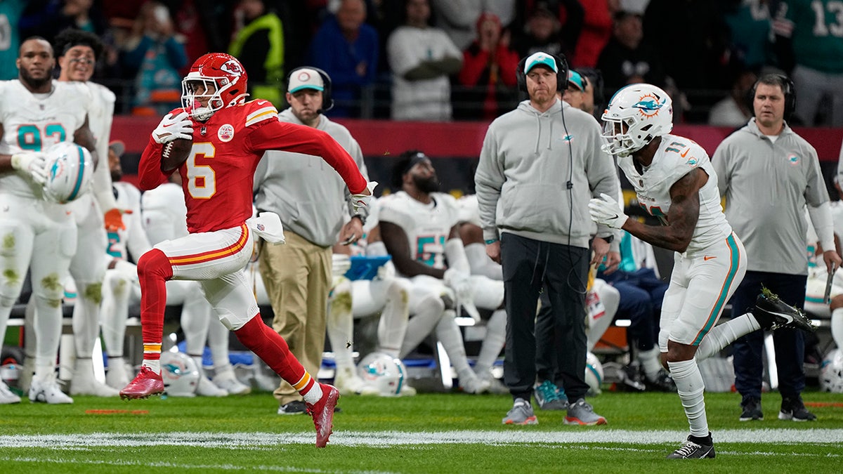 Chiefs’ Wild Fumble-return Sequence Leads To Improbable Touchdown Vs ...