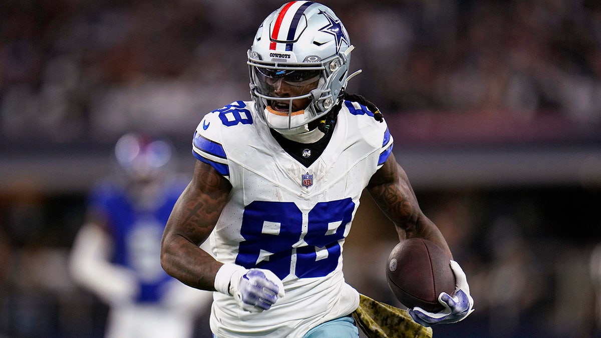 Cowboys CeeDee Lamb Makes NFL History With Epic Performance Vs Giants   CeeDee Lamb2 