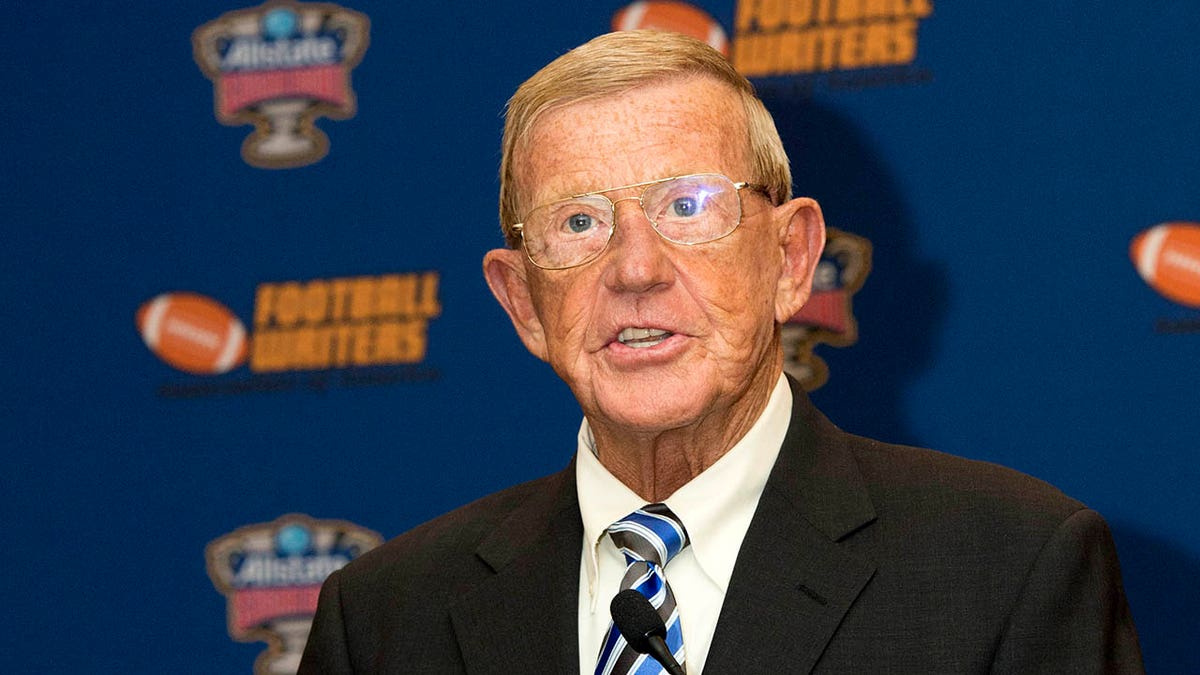 Lou Holtz speaks during an event