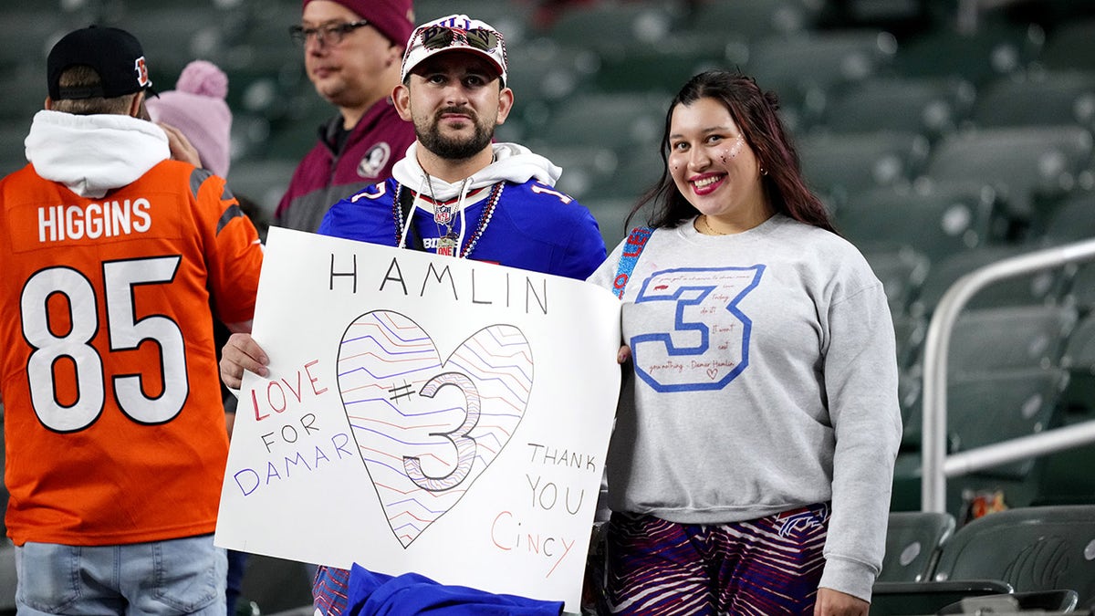 Damar Hamlin fans