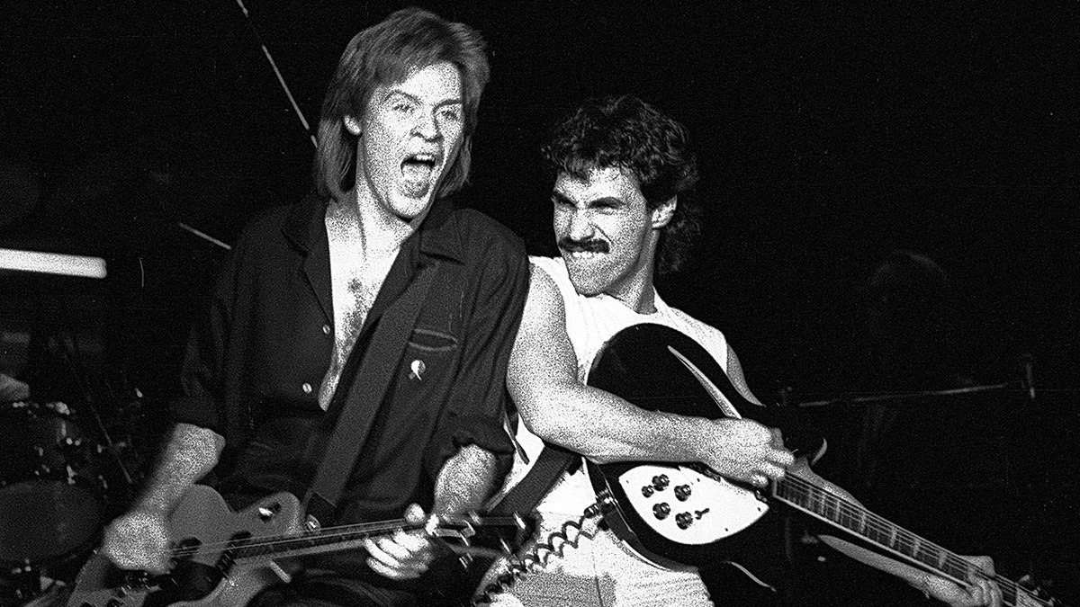 Daryl Hall and John Oates performing